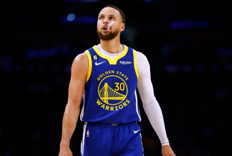 Stephen Curry dan Warriors menghadapi Game 4 yang harus dimenangkan melawan Lakers, mengingatkan pada Final tahun lalu