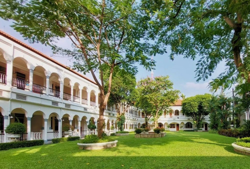 Horor Misteri dan Teror: 5 Hotel Angker Surabaya yang Bikin Bulu Kuduk Berdiri!