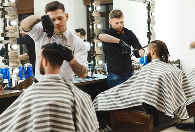 Rekomendasi cukur rambut pria: 10 Gaya Rambut Pria Tren di Tahun 2023, cukur french crop panjang dan cepak tentara