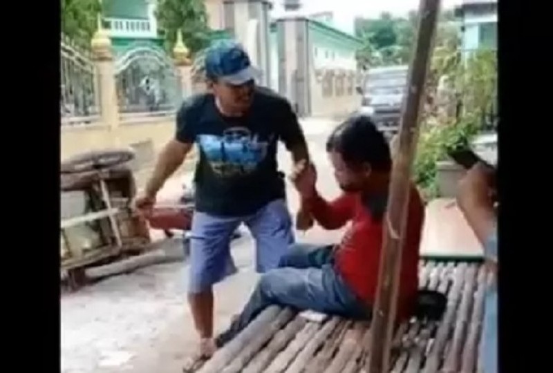 Kepala desa Kejawan Tegowanu grobogan main hakim hajar pencuri, viral video kades