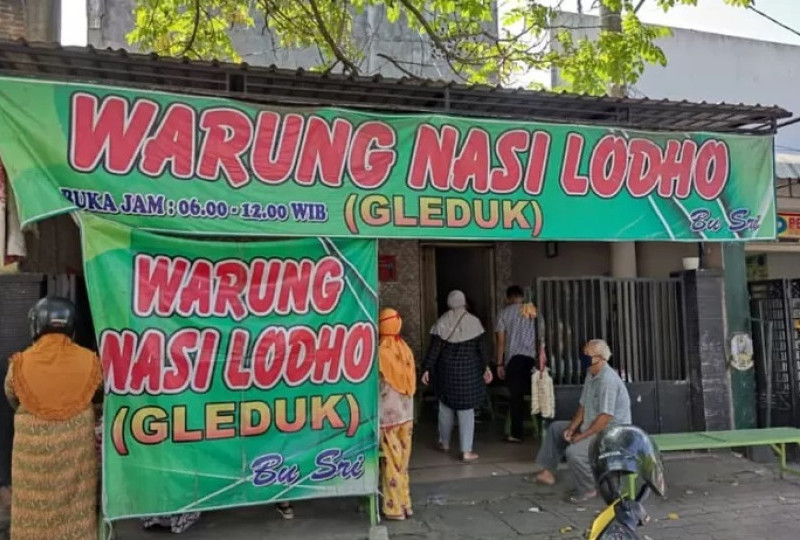 Makan Nasi Lodho Bu Sri di Gleduk Tulungagung, Mantap Pokoknya! Ada Cerita Unik dan Murah Meriah di Sana!