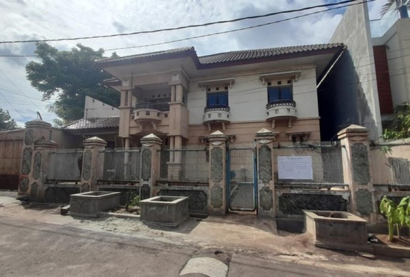 Dimana alamat rumah tika dan bu eni, Kompleks PLN Klender Jalan Paron Nomor 48 Kelurahan Jatinegara,