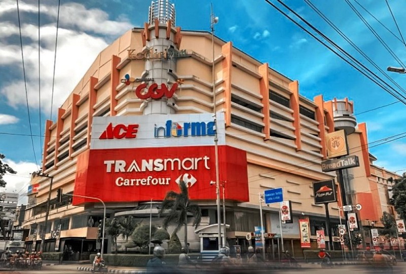 List MALL di KEDIRI yang paling Besar dan Ramai yang banyak Promo Diskon yaitu Transmart, Town Square, Dhoho Plaza, Ramayana, Matahari, Golden dan Carrefour