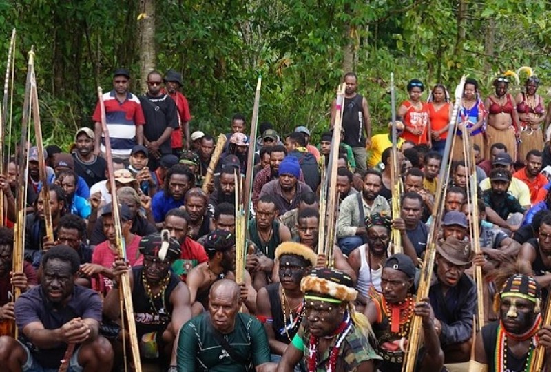 Kasus Lukas Enembe gubernur papua korupsi apa, terima suap 1 miliar dari Rijatono Lakka