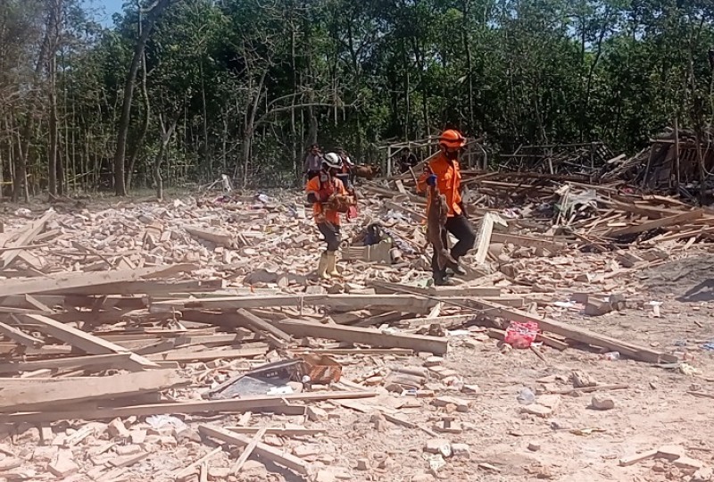 Penyebab Ledakan Bahan Petasan (obat mercon) di Blitar yang menyebabka 4 tewas dan 25 rumah hancur