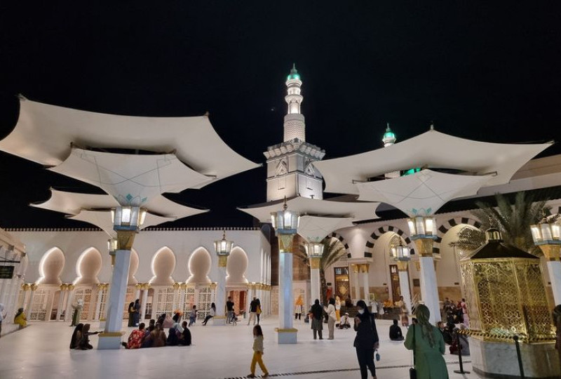 Masjid Ar-Rahman Blitar: Tempat Ibadah Megah Mirip Masjid Nabawi di Madinah dengan Alamat yang Gampang Ditemukan!
