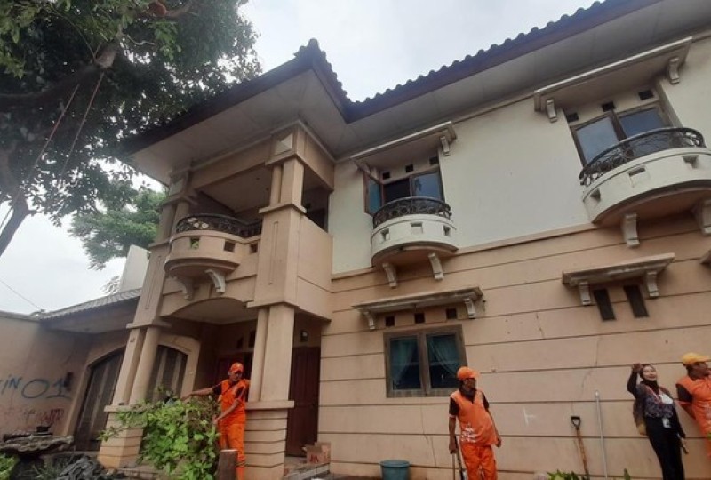 Kisah rumah mewah bu eny dan tico yang terbengkalai di Cakung Jakarta Timur