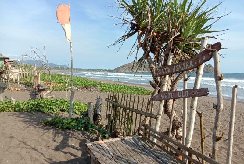 Liburan seru di Pantai Asmara Ambulu Jember, Harga Masuk Seikhlasnya!