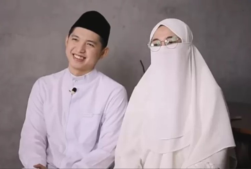 Ustadz Koh Dennis Lim Biodata Lengkap dan Istri Yunda Faisyah sebelum berhijab