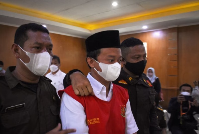 Kabar ustadz herry wirawan sekarang, putusan hukuman mati sudah tetap dan bisa di eksekusi