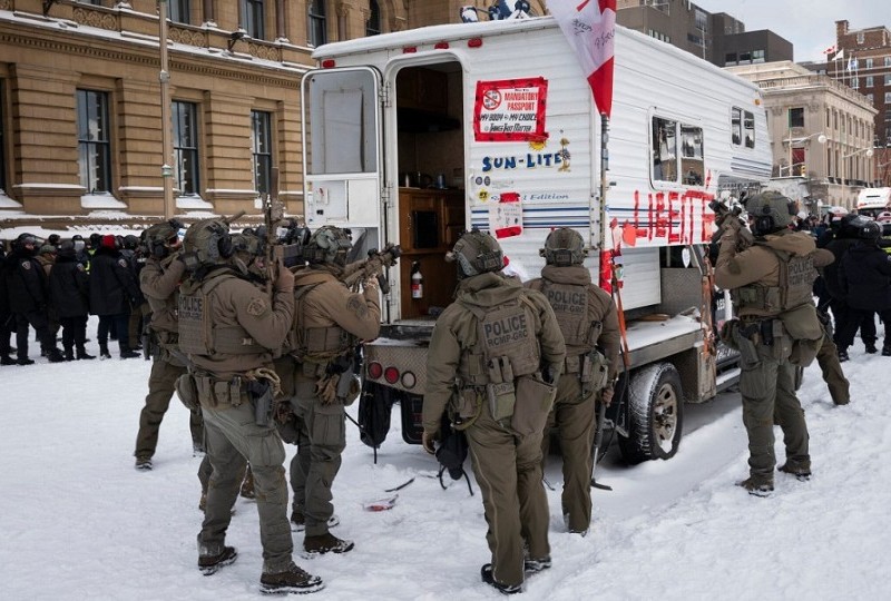 Akhirnya Polisi Berhasil Membersihkan Demonstran dari Gedung Parlemen Kanada