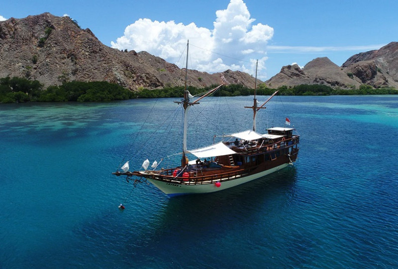 Labuan Bajo itu dimana, tempat wisata pantai yang indah dan kapal phinisi