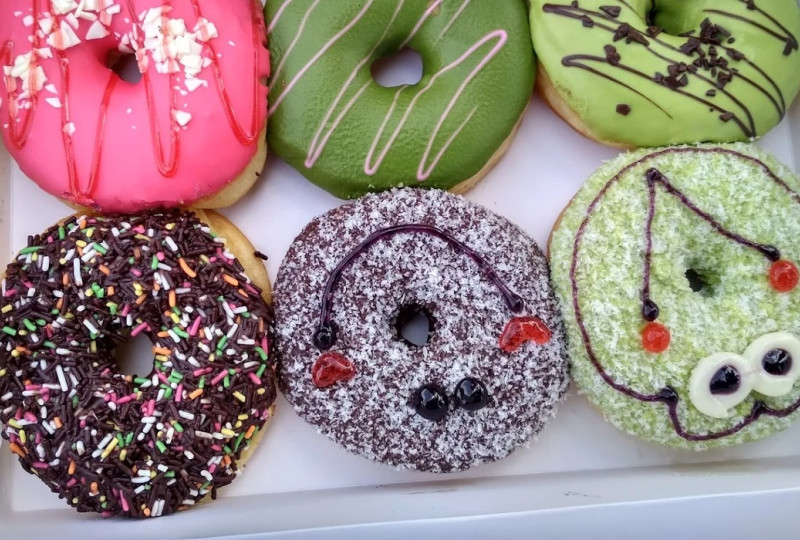 Donat Madu Ponorogo: Donat yang Enak, Murah Meriah dan Toppingnya Lucu-Lucu