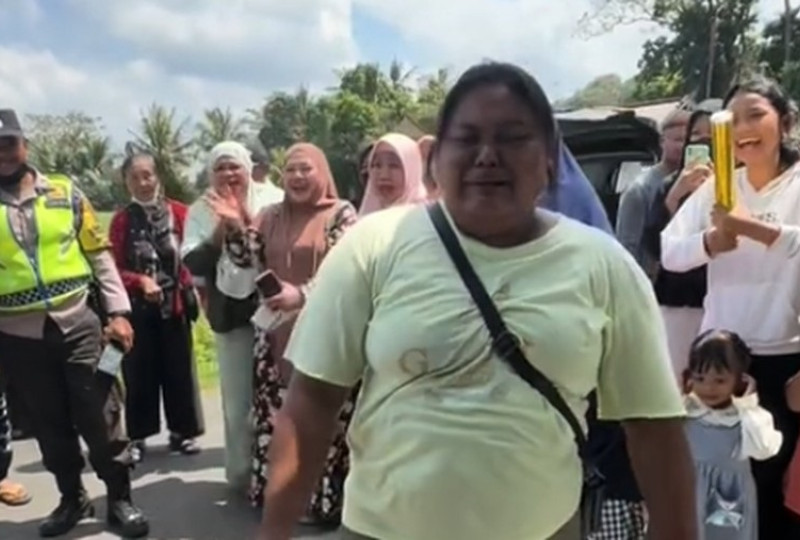 Kisah Wanita Penjual Donat di Bali yang Mendapat Rumah dan Rp155 Juta dari Seorang Bule