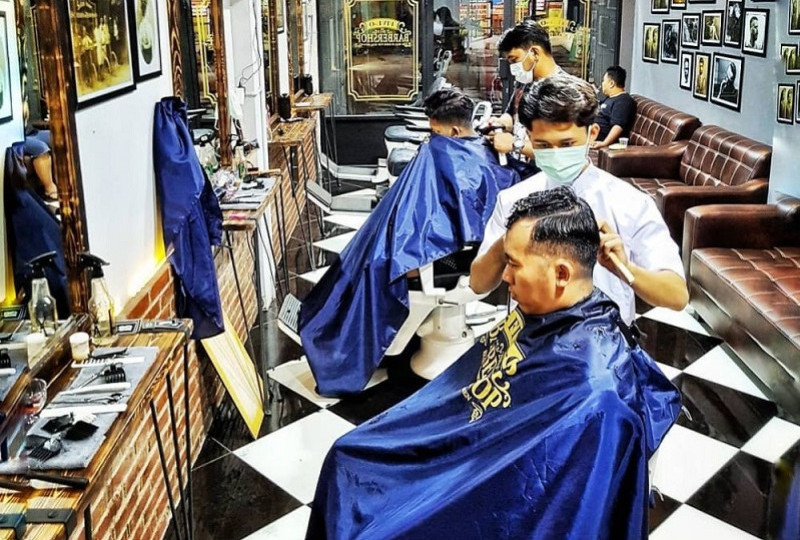 Inspirasi 10 Gaya Model Rambut Pria Cukur Belah Samping: Taper Fade, Comb Over, uiff, Pompadour, Poni, Comma dan Side Swept
