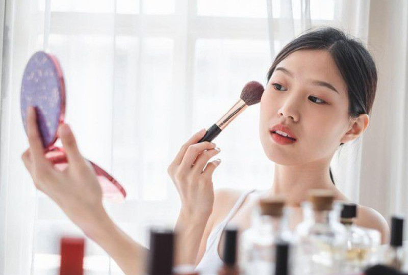 5 Tips Makeup Tahan Seharian di Kantor Agar Selalu On Point