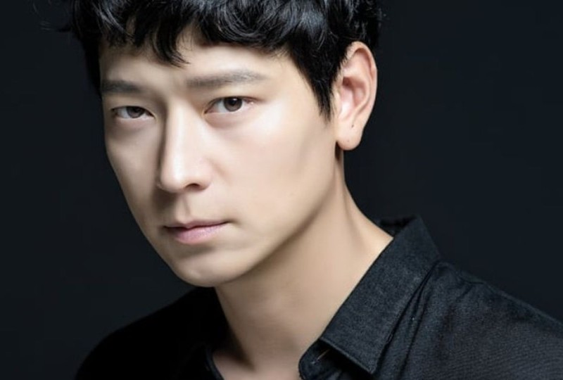 Kang Dong Won dari YG entertainment pindah ke the black label