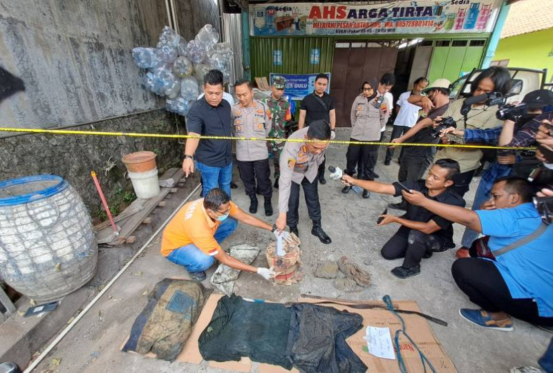 Bos Galon Irwan Hutagalung korban mutilasi mayat di cor - Tembalang Semarang