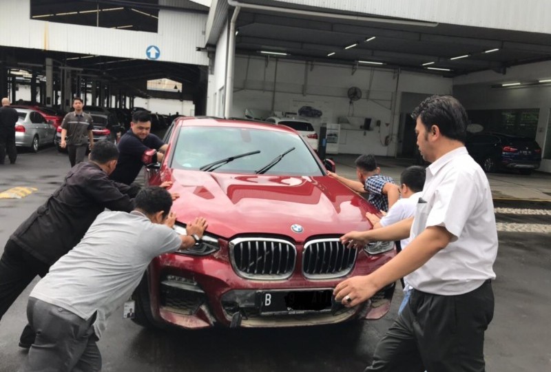 Kontak Astra Makassar, Siap Jemput Mobil BMW dan MINI yang terdampak banjir, tetap Tenang jangan nyalakan Mesin untuk menghindari korsleting
